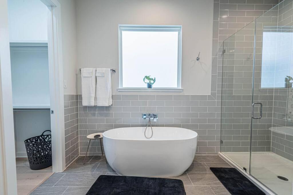 Charming 3-Bedroom Luxury Home Near Downtown, Nrg, Galleria & Medical Center Houston Esterno foto